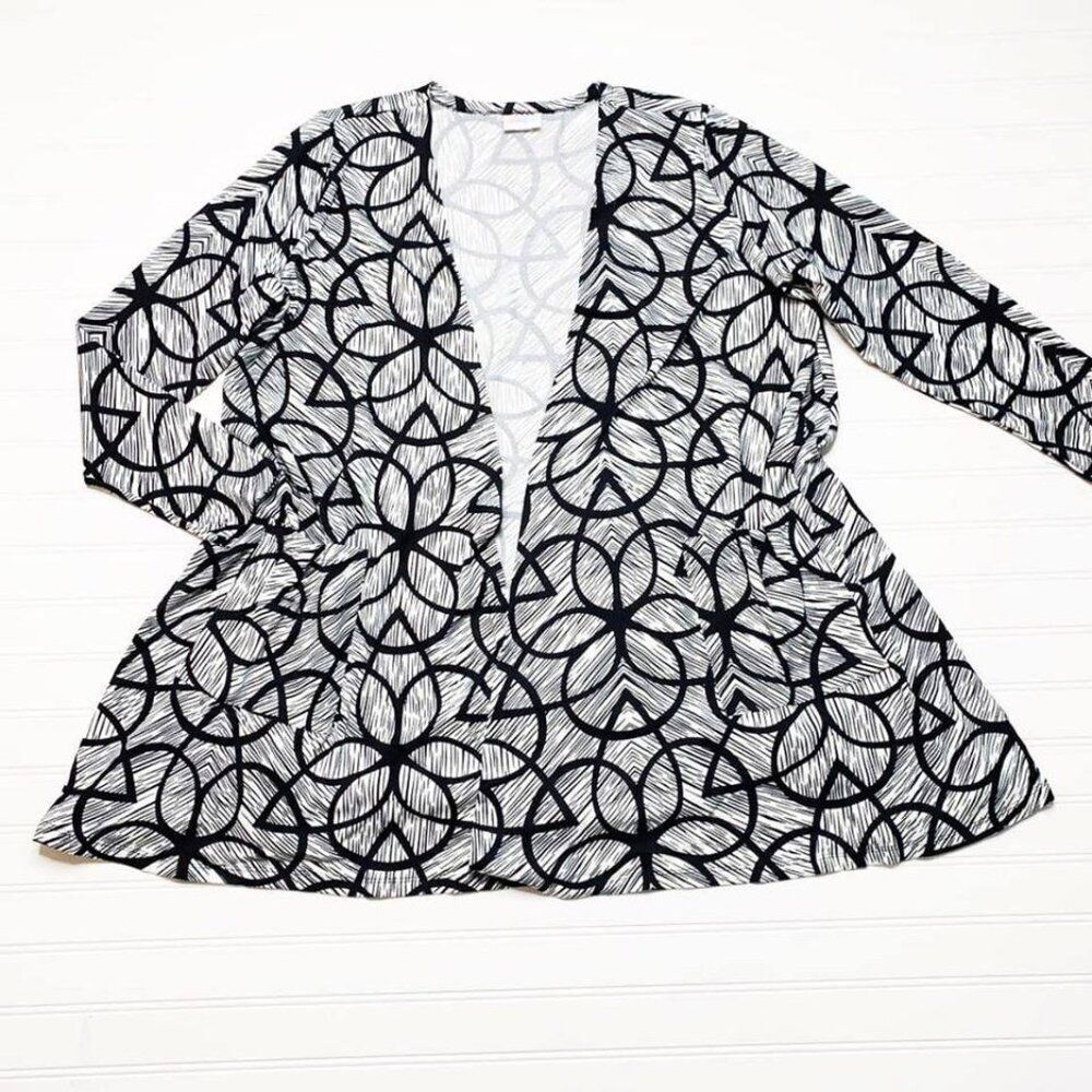 NEW M LuLaRoe Caroline Long Sleeve Swing Cardigan Sweater M Black White Floral